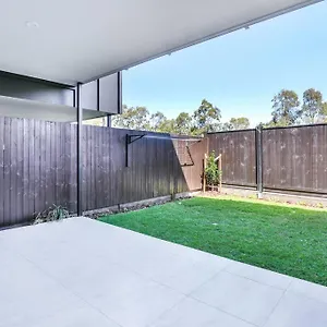 https://cheerful-3-bedroom-townhouse-with-parking-gold-coast.queenslandhotels.net