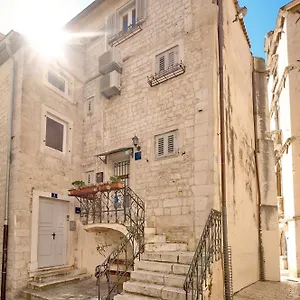 https://luxury-villa-ammarulla-in-split-centre.splithotels.org